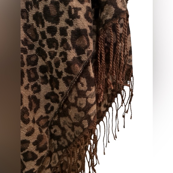 SHAWL - CAPE - PONCHO - CLOAK - WRAP Animal Print from Steinmart. - Picture 2 of 5